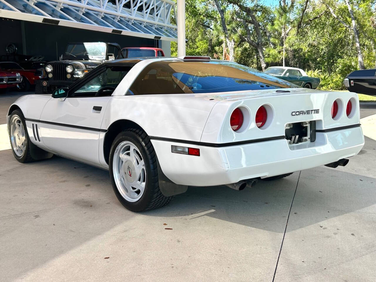 Chevrolet-Corvette-1989-Hatchback-7