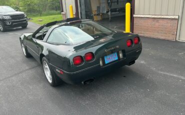 Chevrolet-Corvette-1990-Hatchback-1