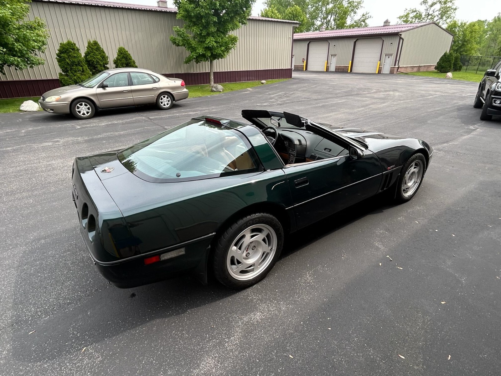 Chevrolet-Corvette-1990-Hatchback-2