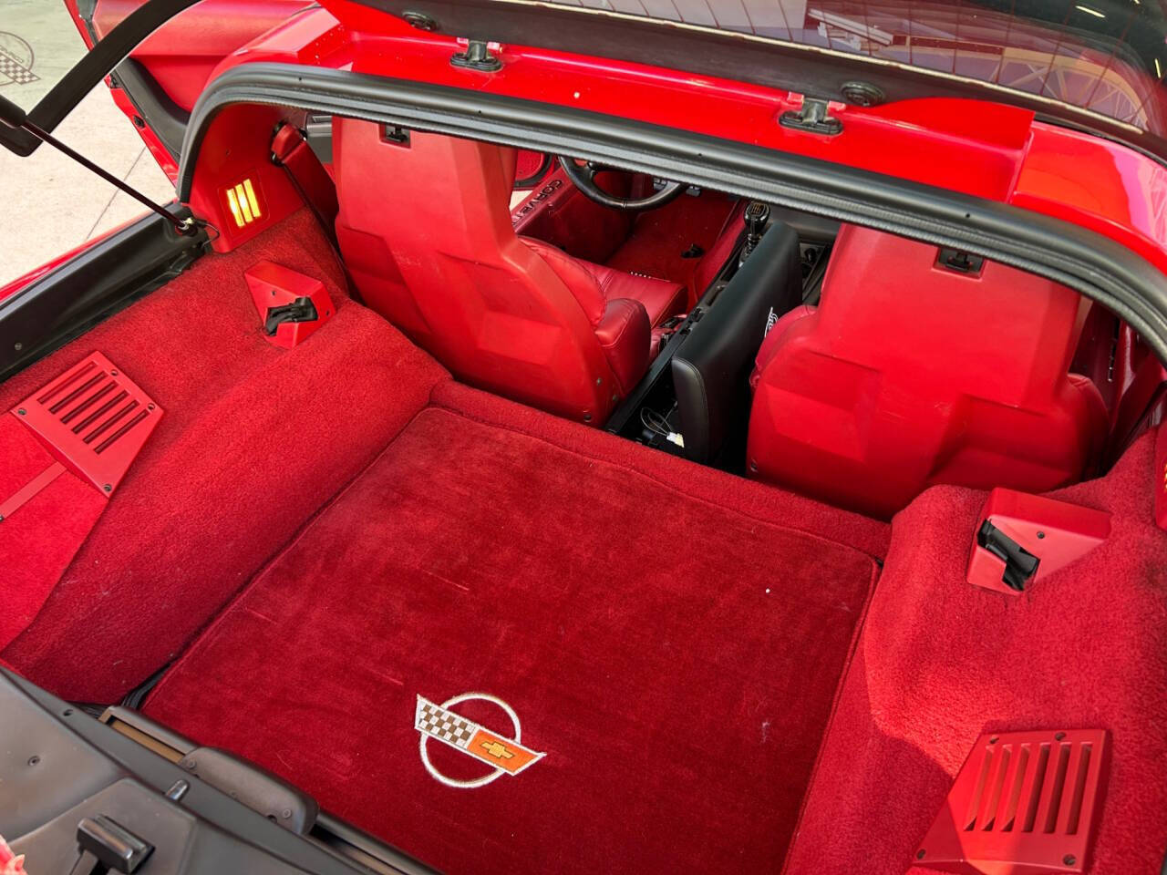 Chevrolet-Corvette-1991-Hatchback-7