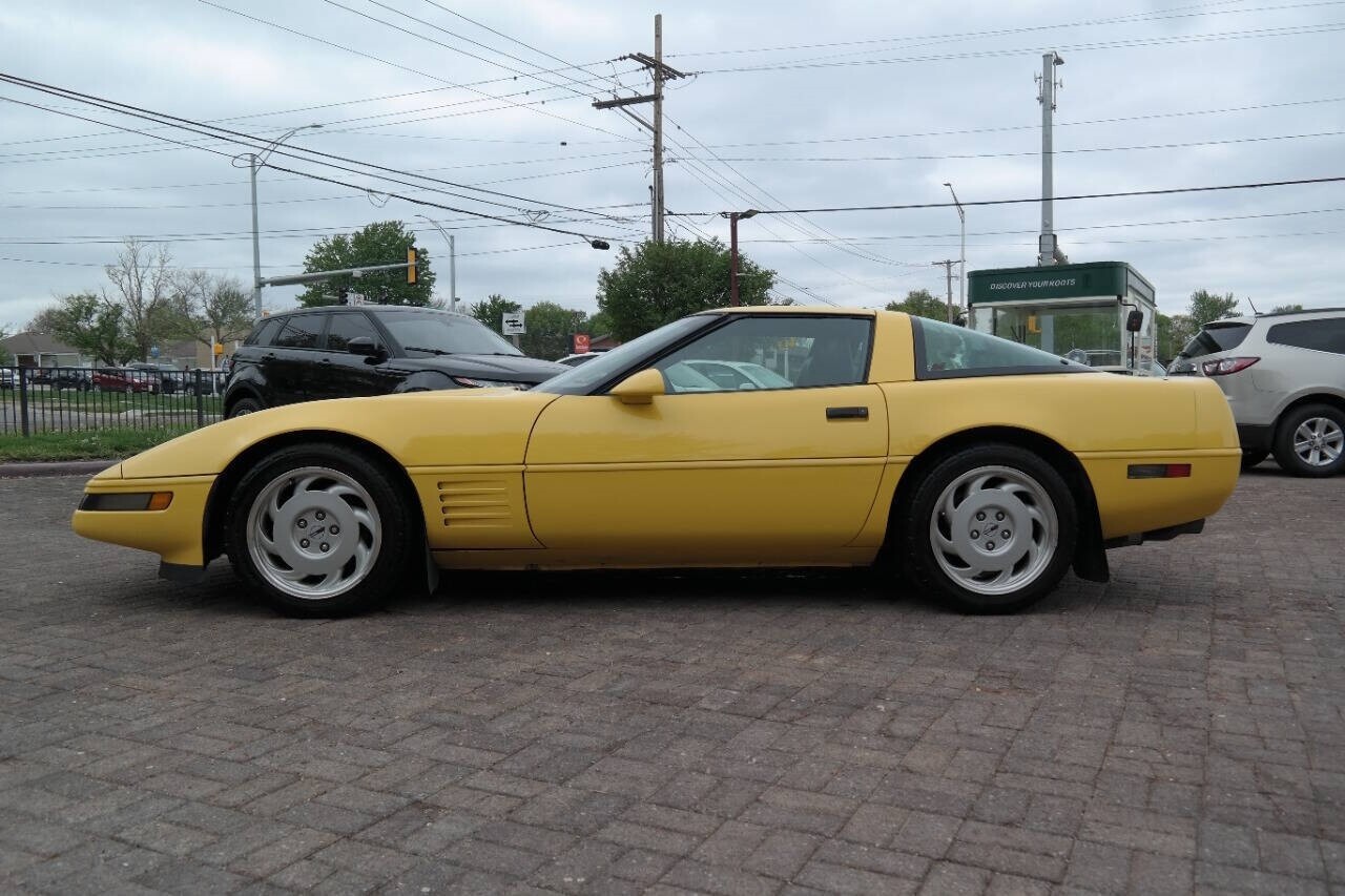 Chevrolet-Corvette-1992-Hatchback-11
