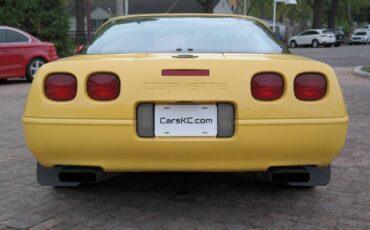 Chevrolet-Corvette-1992-Hatchback-13