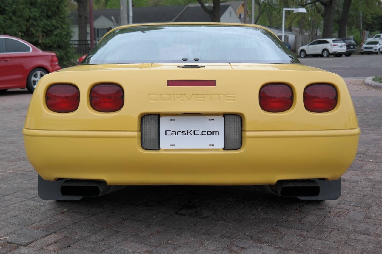Chevrolet-Corvette-1992-Hatchback-13
