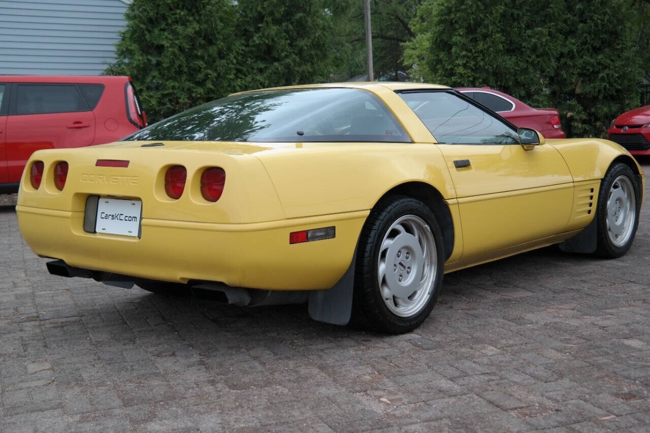 Chevrolet-Corvette-1992-Hatchback-15