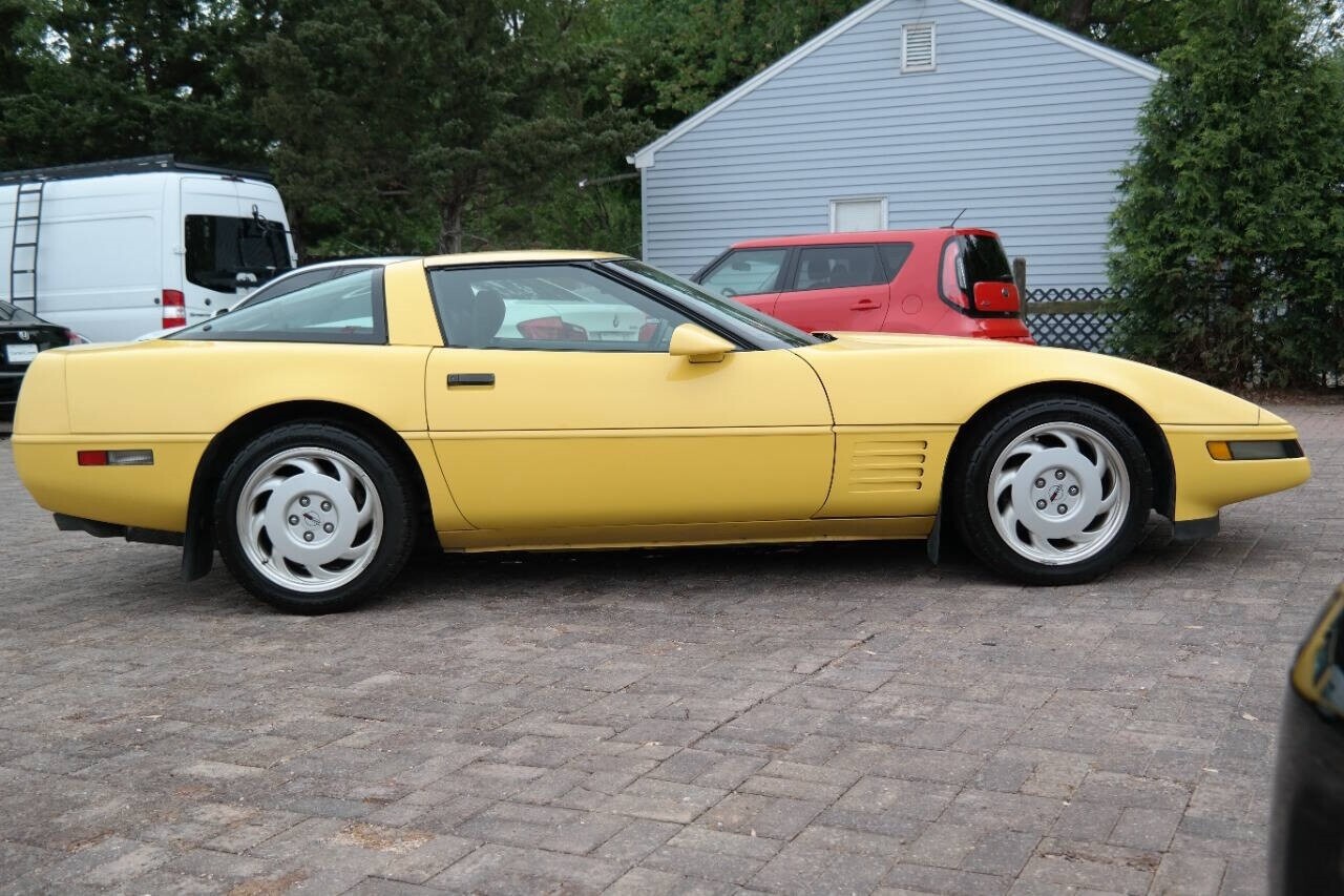 Chevrolet-Corvette-1992-Hatchback-16