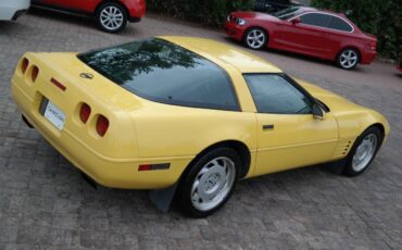 Chevrolet-Corvette-1992-Hatchback-17