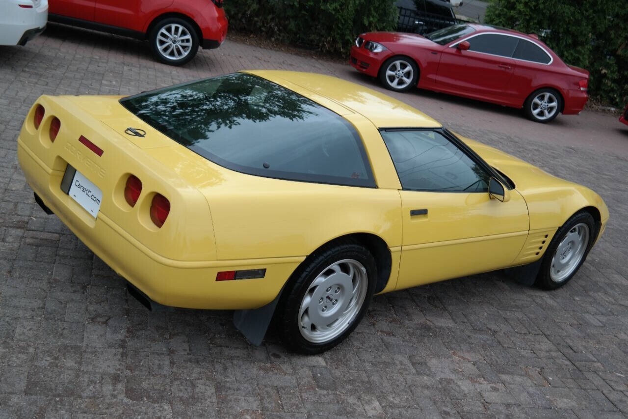 Chevrolet-Corvette-1992-Hatchback-17