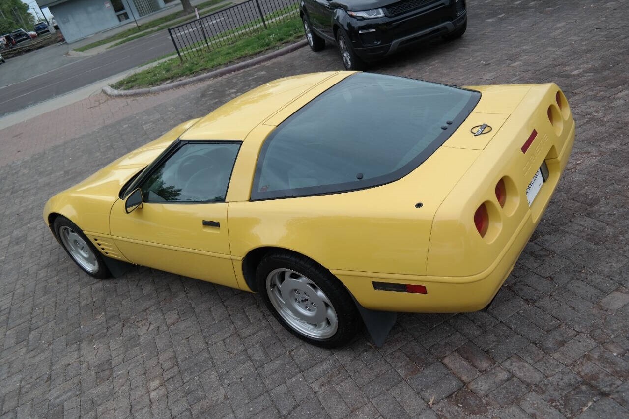 Chevrolet-Corvette-1992-Hatchback-18