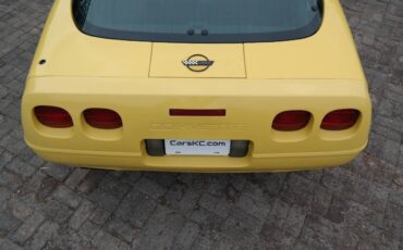 Chevrolet-Corvette-1992-Hatchback-19