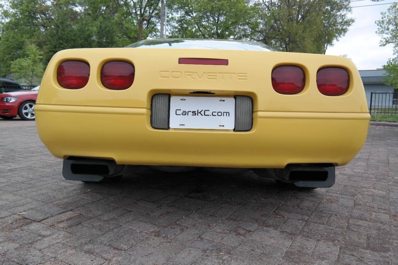 Chevrolet-Corvette-1992-Hatchback-20