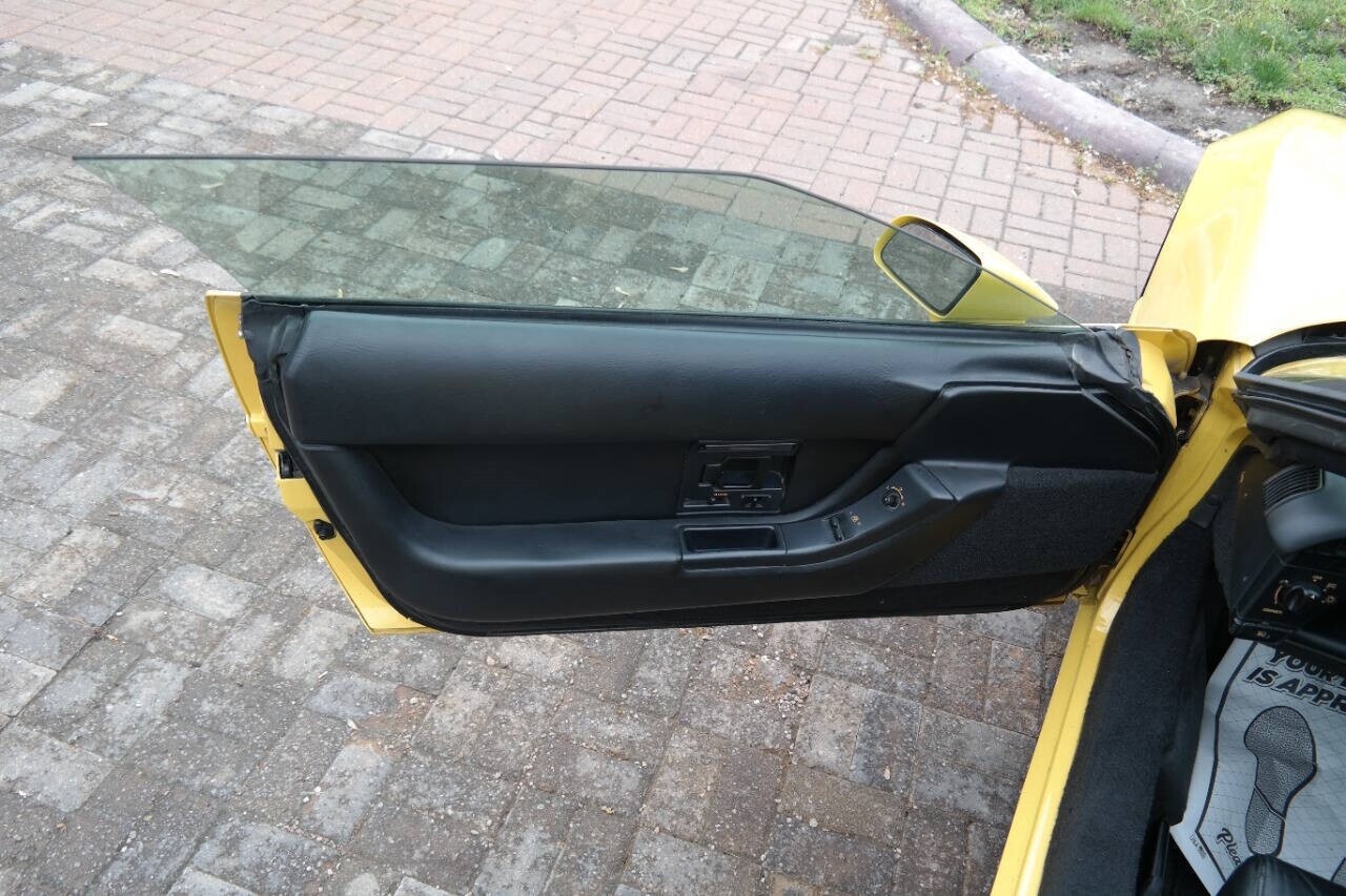 Chevrolet-Corvette-1992-Hatchback-21