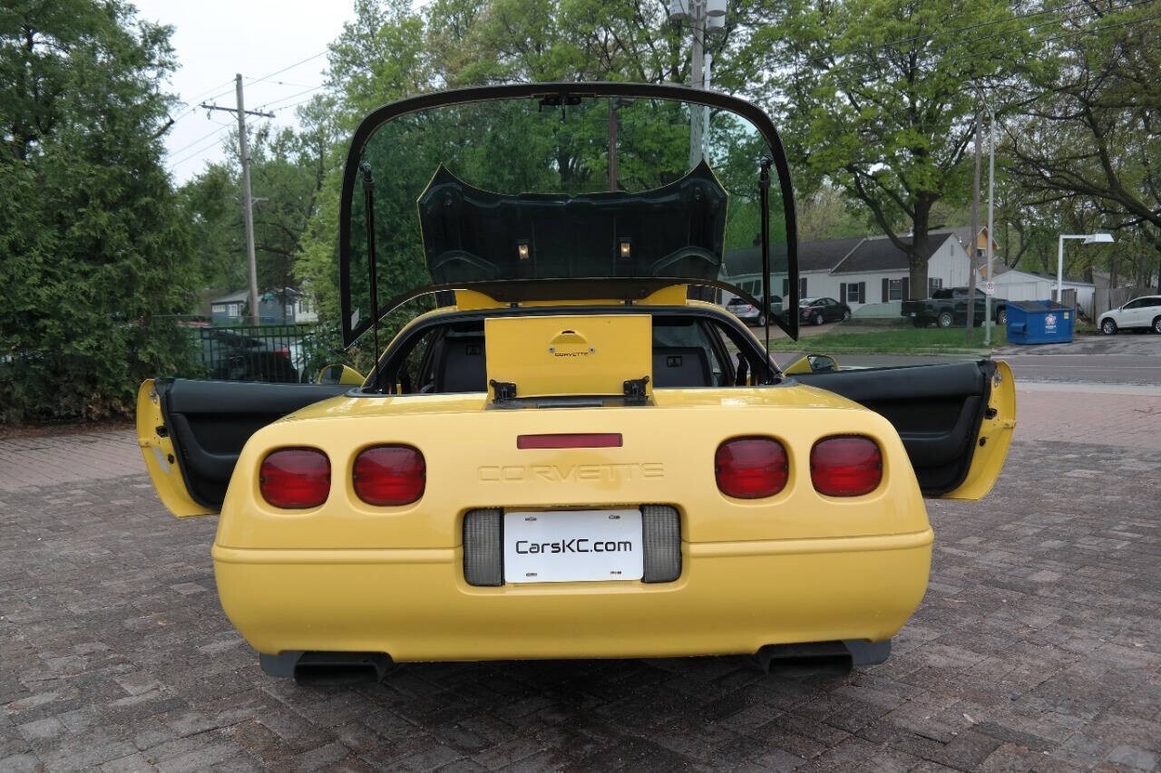 Chevrolet-Corvette-1992-Hatchback-22