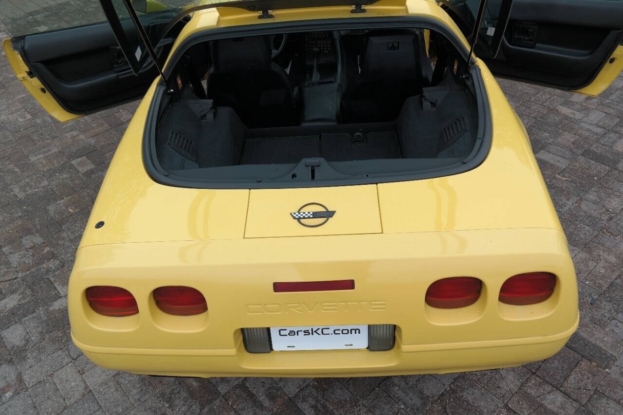 Chevrolet-Corvette-1992-Hatchback-23