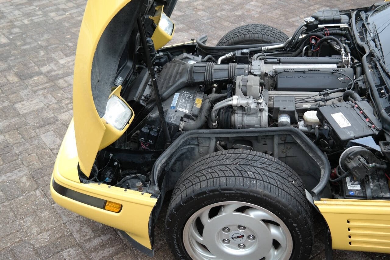 Chevrolet-Corvette-1992-Hatchback-27