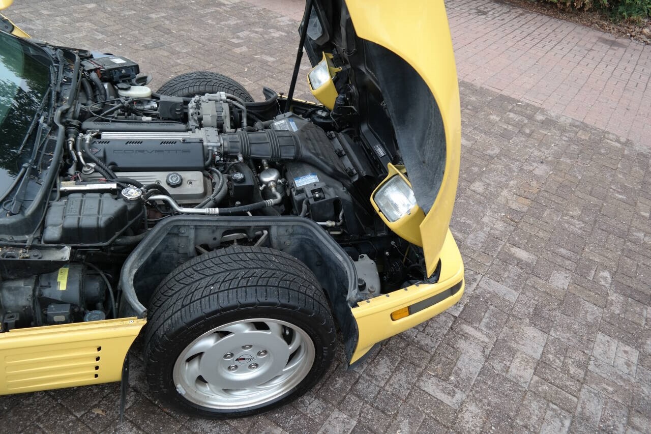 Chevrolet-Corvette-1992-Hatchback-28