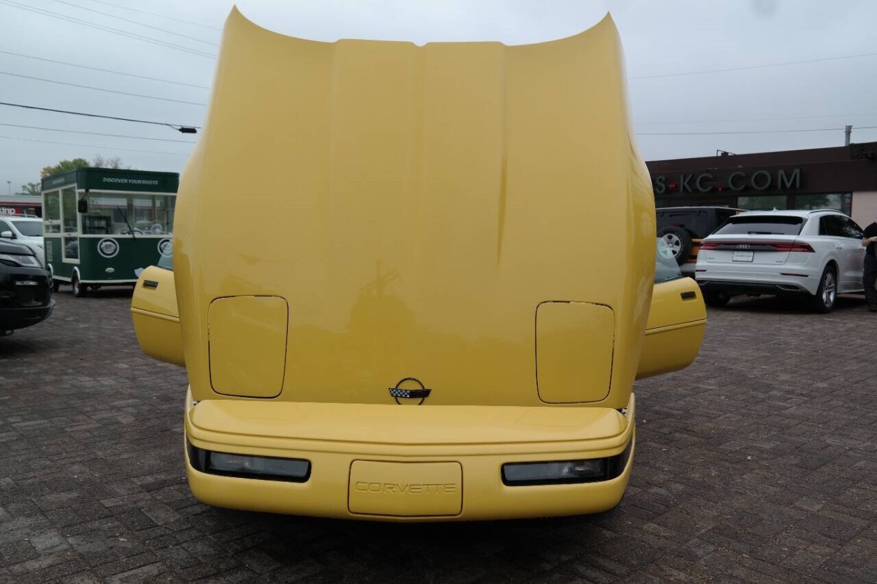 Chevrolet-Corvette-1992-Hatchback-29
