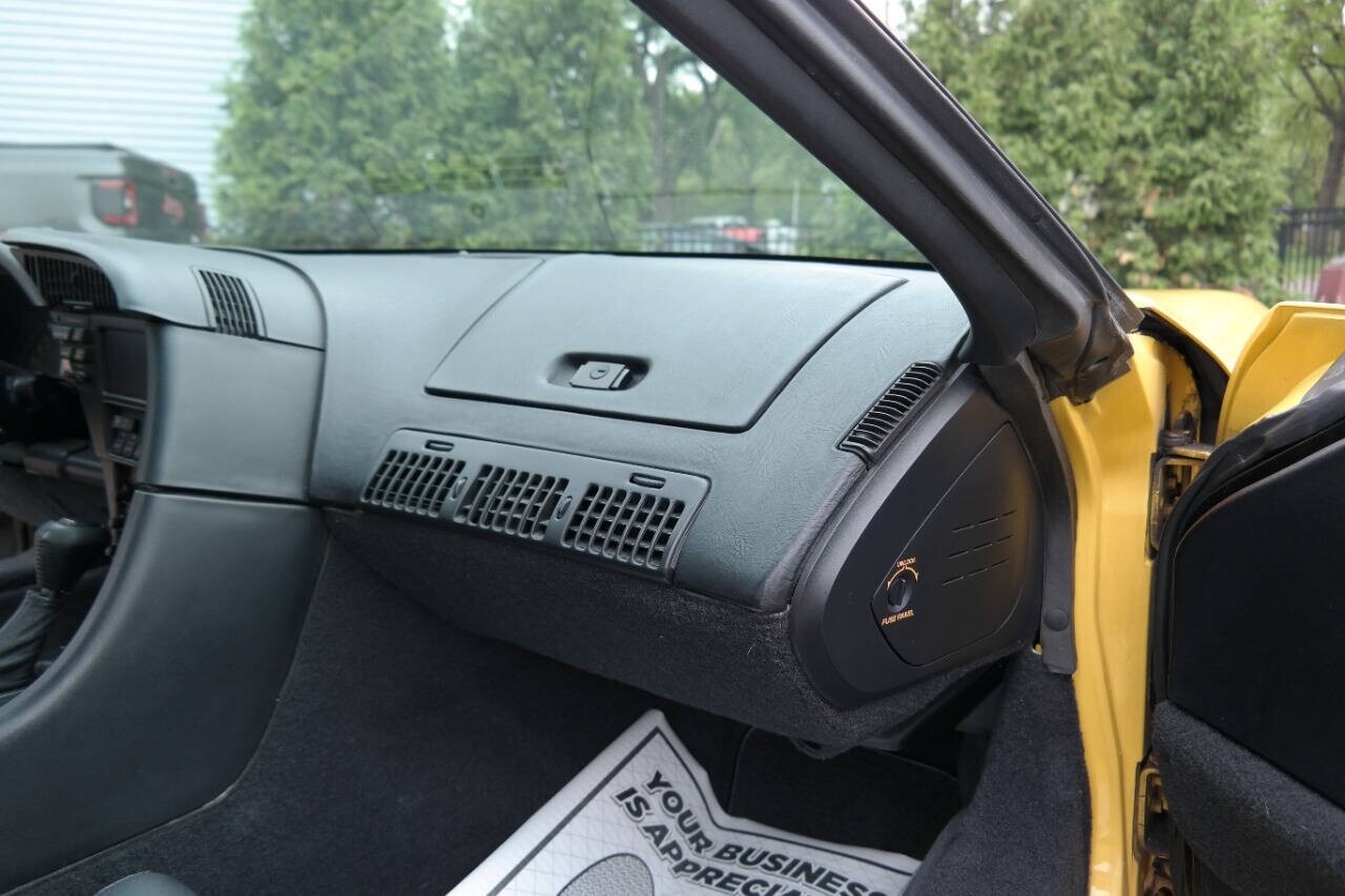 Chevrolet-Corvette-1992-Hatchback-31