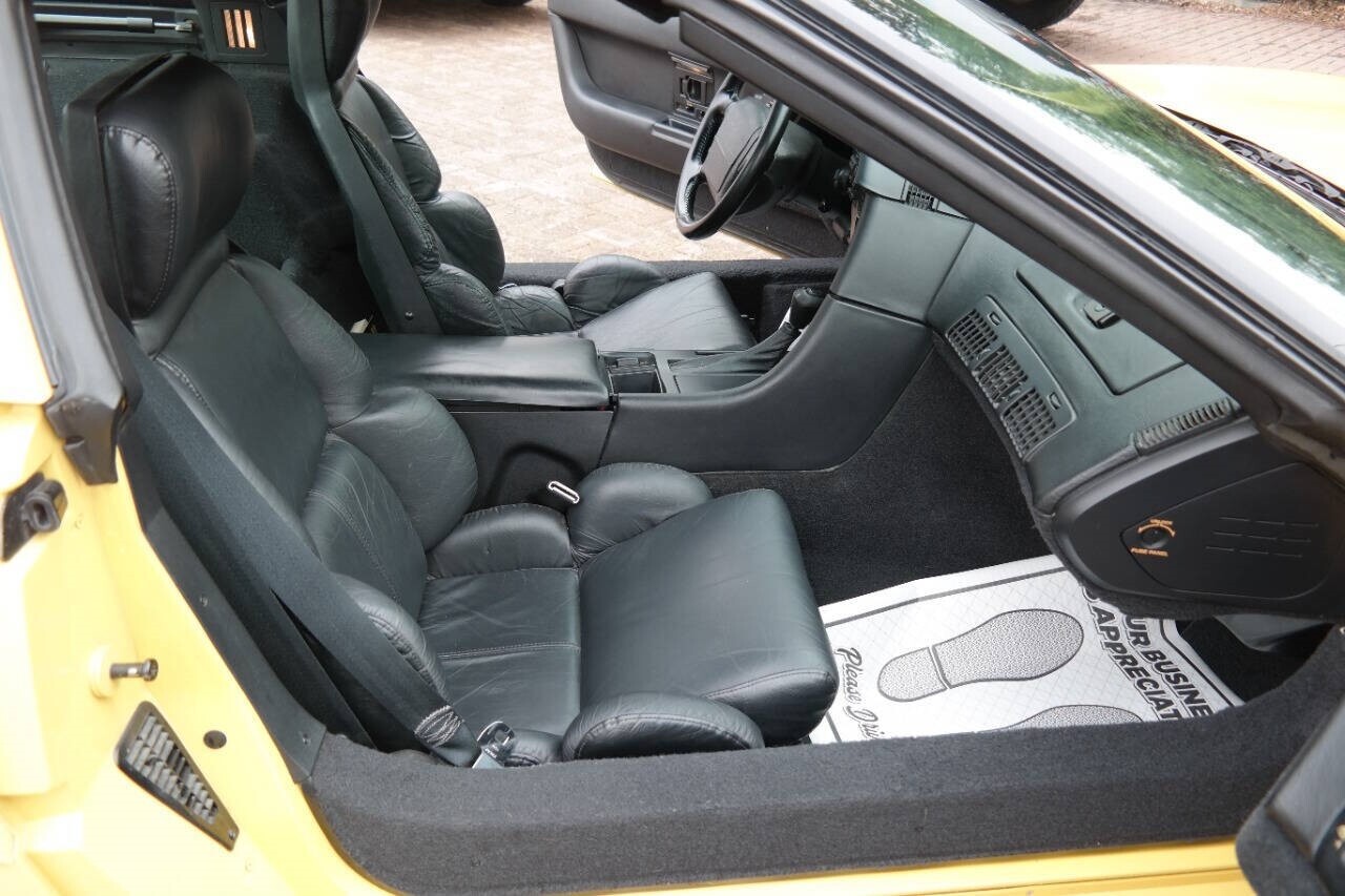 Chevrolet-Corvette-1992-Hatchback-33