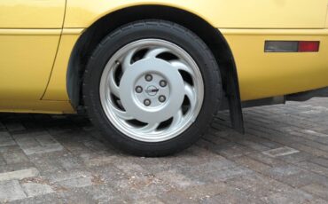 Chevrolet-Corvette-1992-Hatchback-38