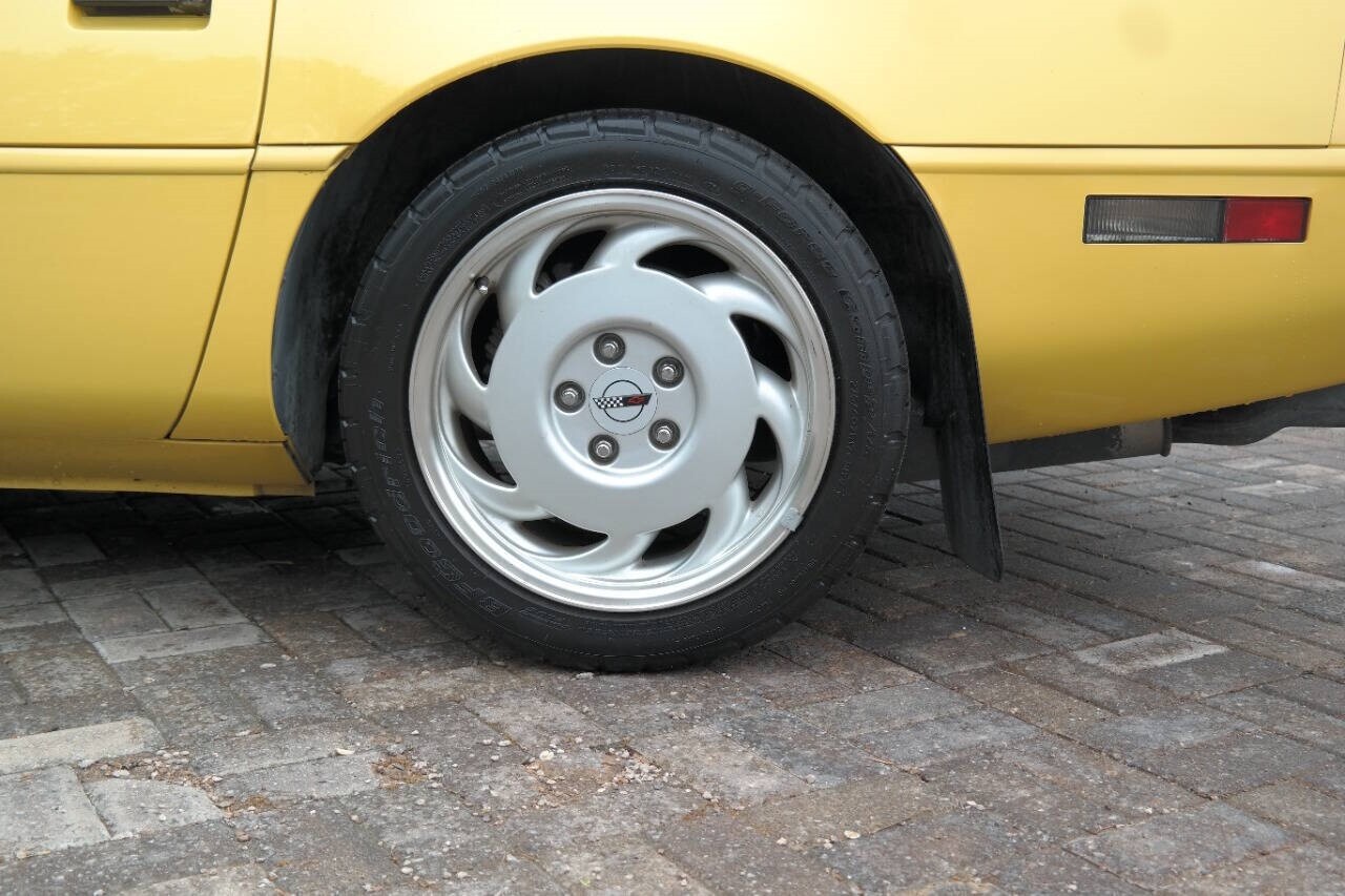 Chevrolet-Corvette-1992-Hatchback-38