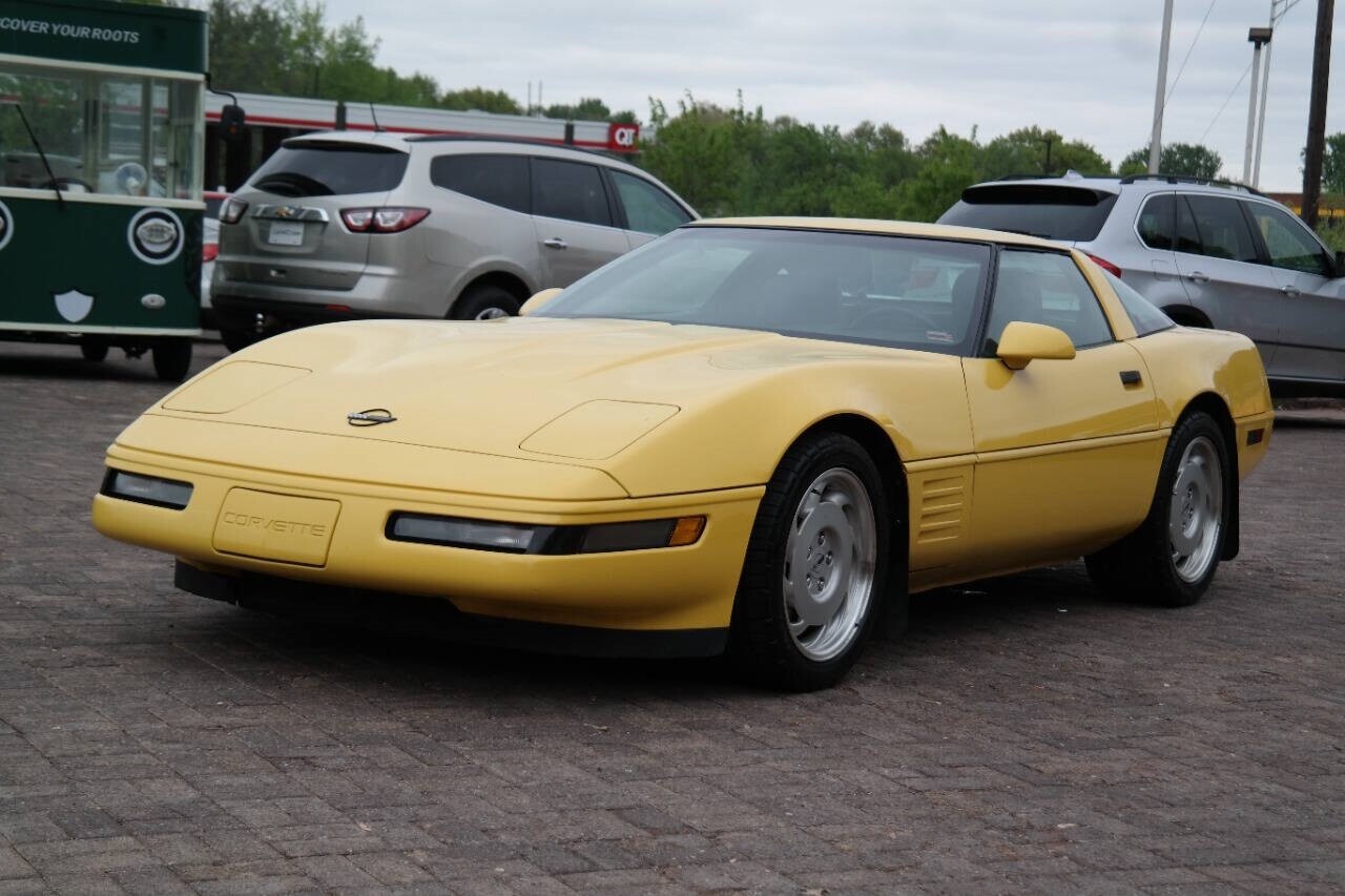 Chevrolet-Corvette-1992-Hatchback-5