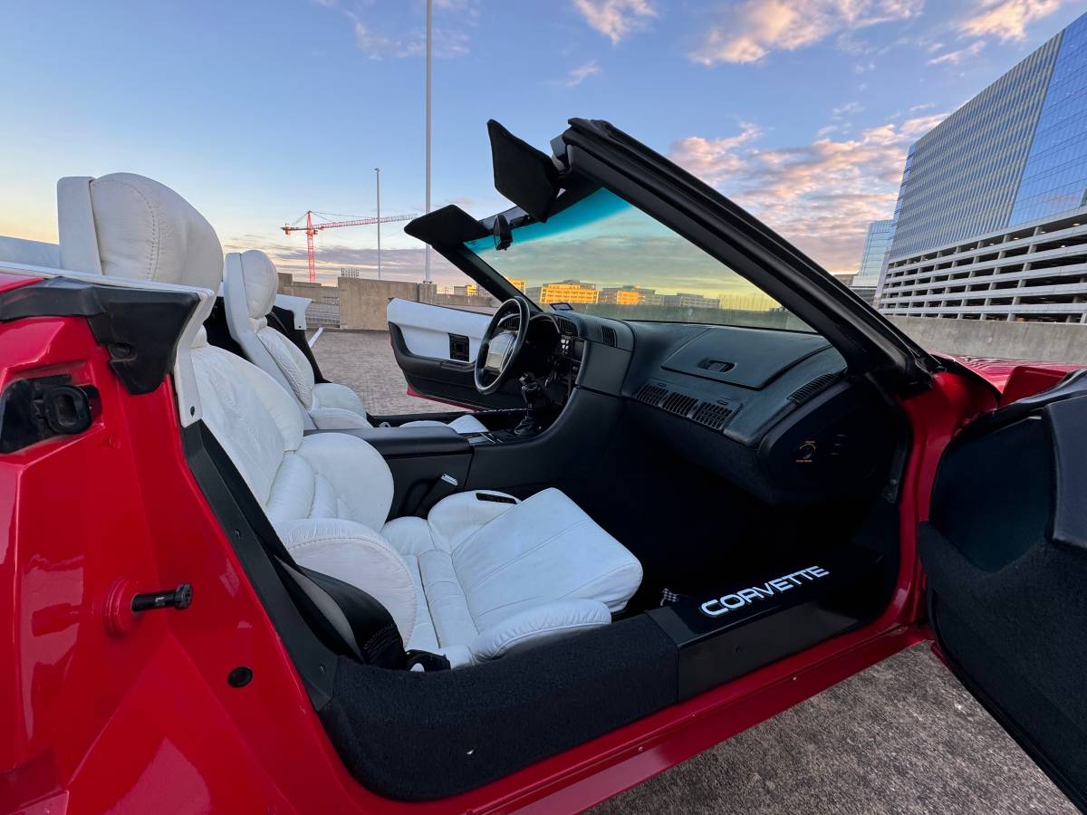 Chevrolet-Corvette-1992-red-10