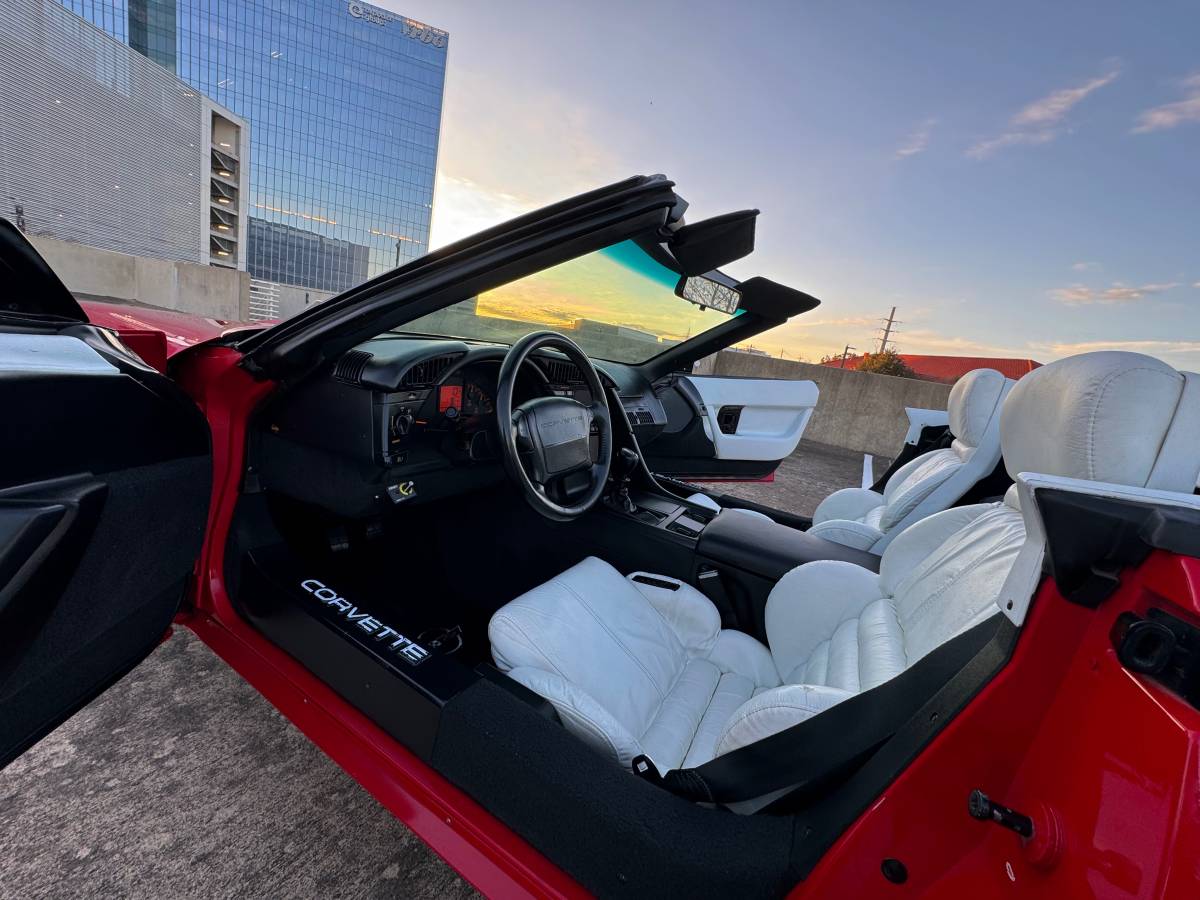 Chevrolet-Corvette-1992-red-11