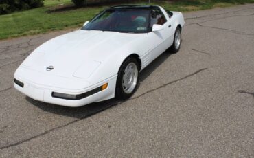 Chevrolet-Corvette-1992-white-1
