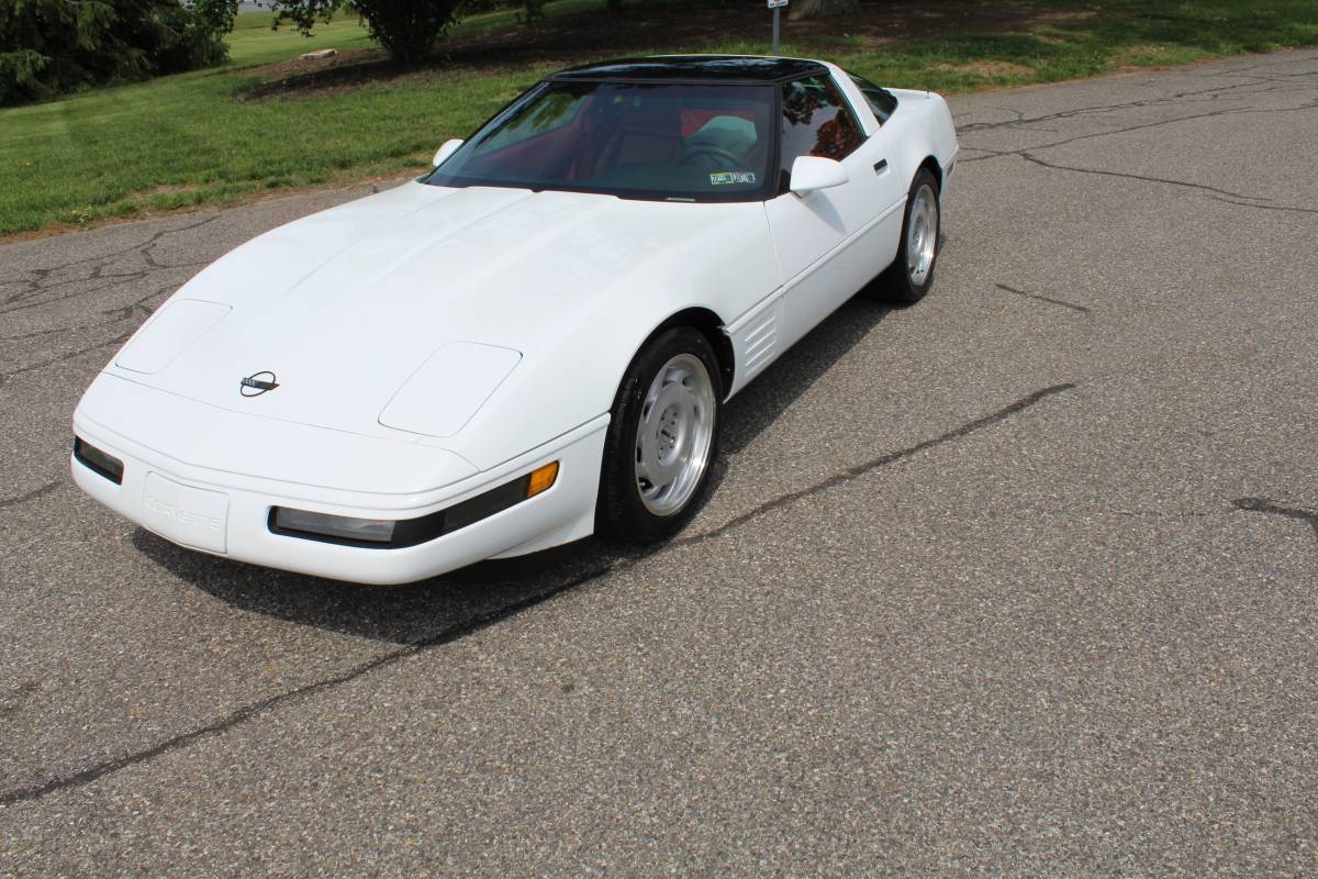 Chevrolet-Corvette-1992-white-1