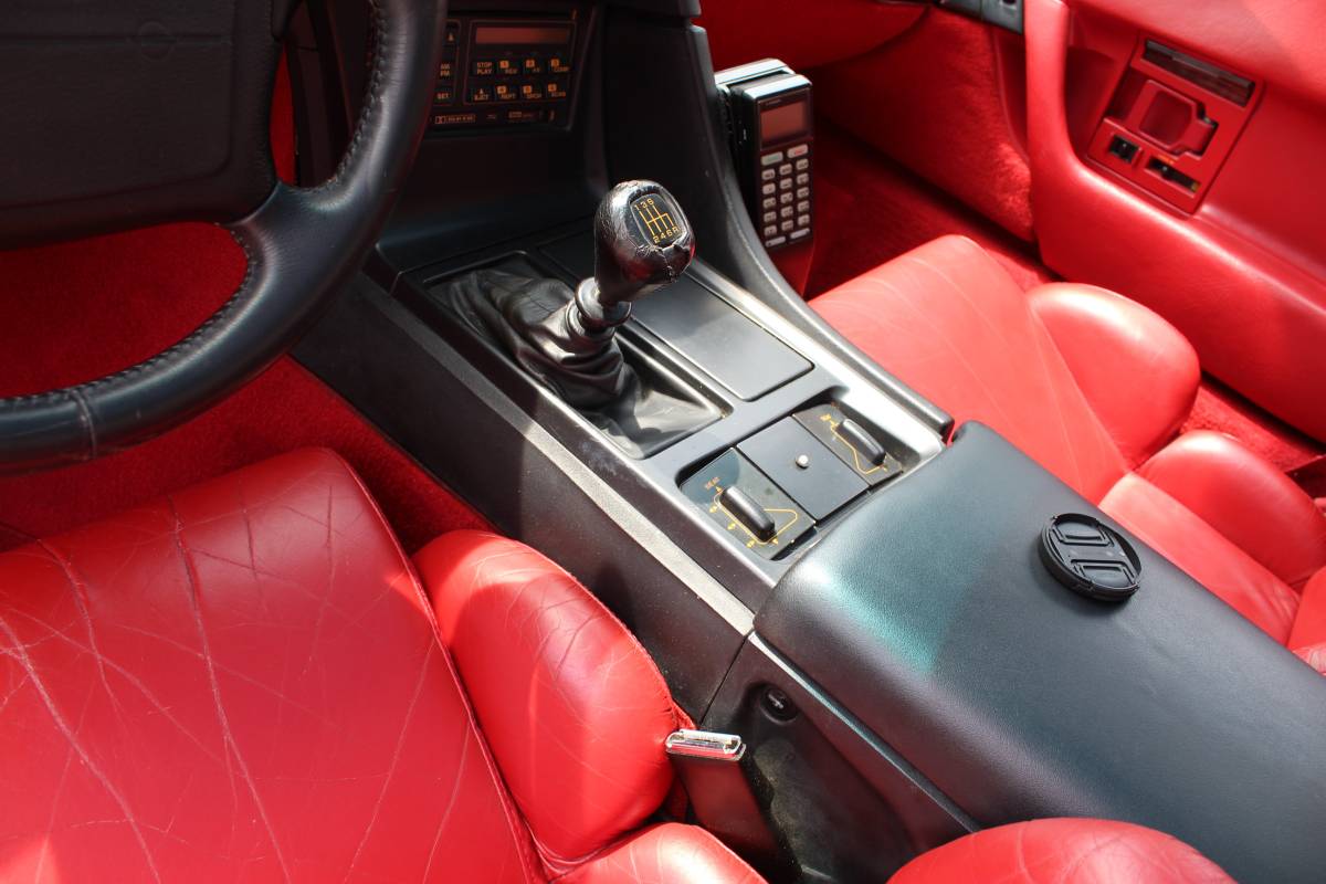 Chevrolet-Corvette-1992-white-12