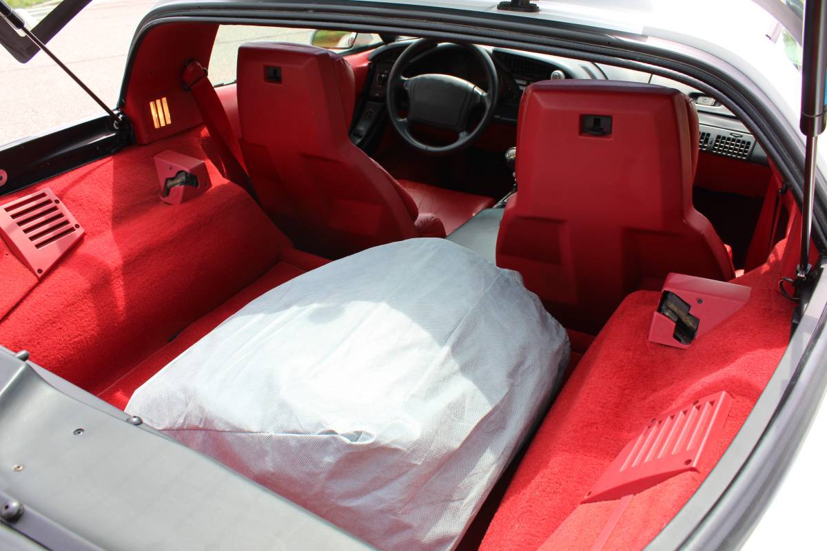 Chevrolet-Corvette-1992-white-14