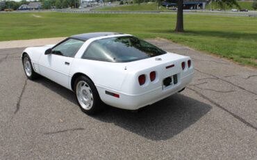 Chevrolet-Corvette-1992-white-2