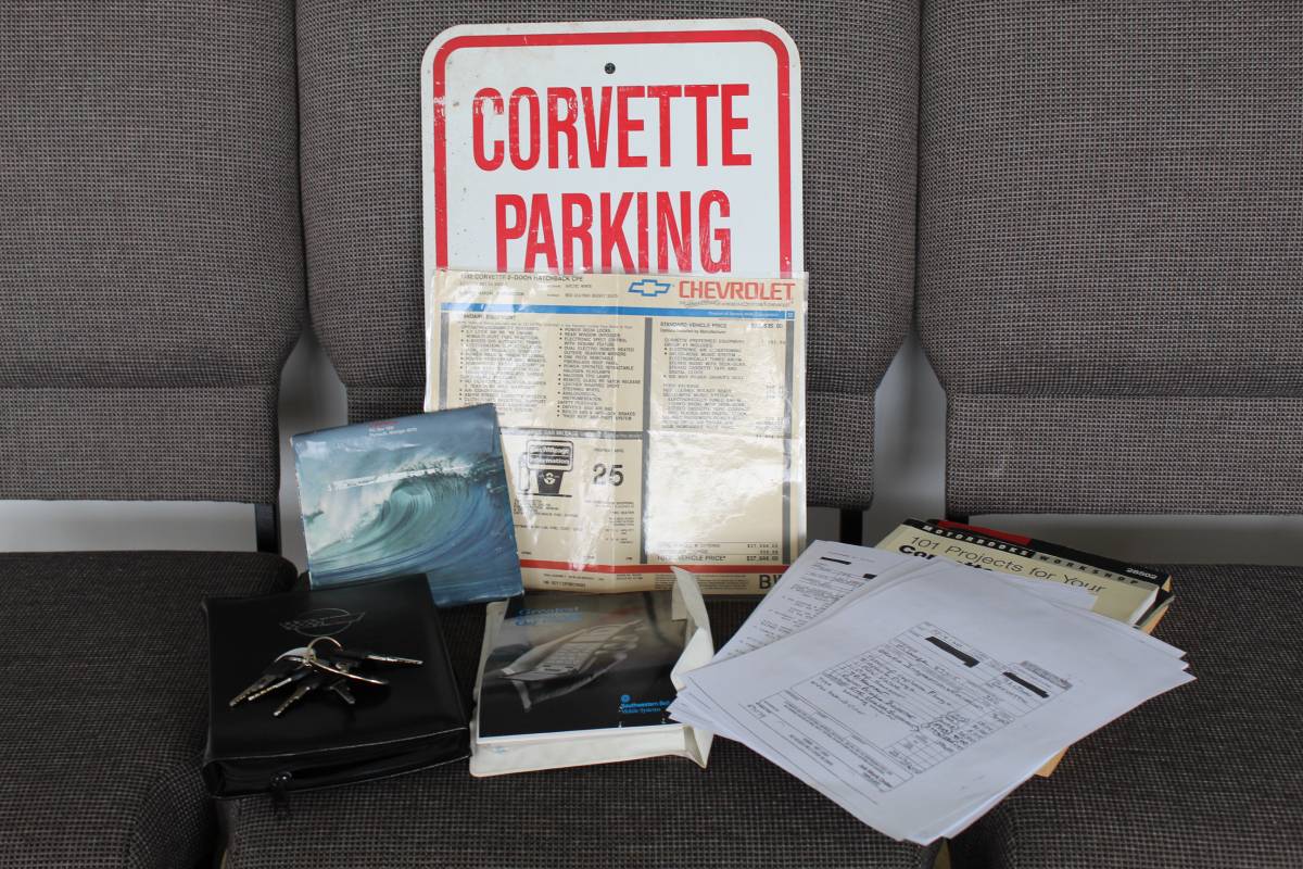 Chevrolet-Corvette-1992-white-22