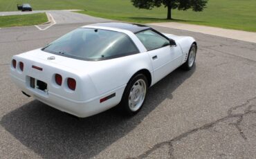 Chevrolet-Corvette-1992-white-3