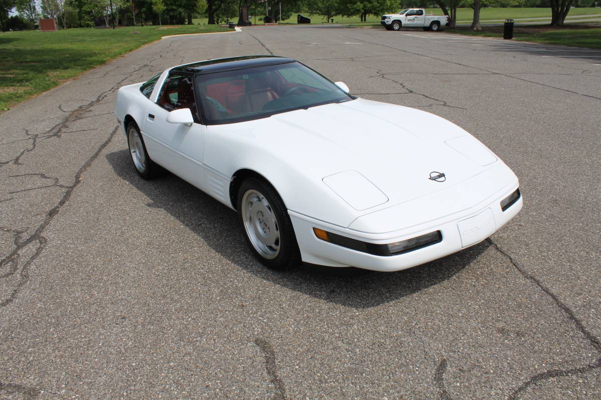 Chevrolet Corvette  1992 white