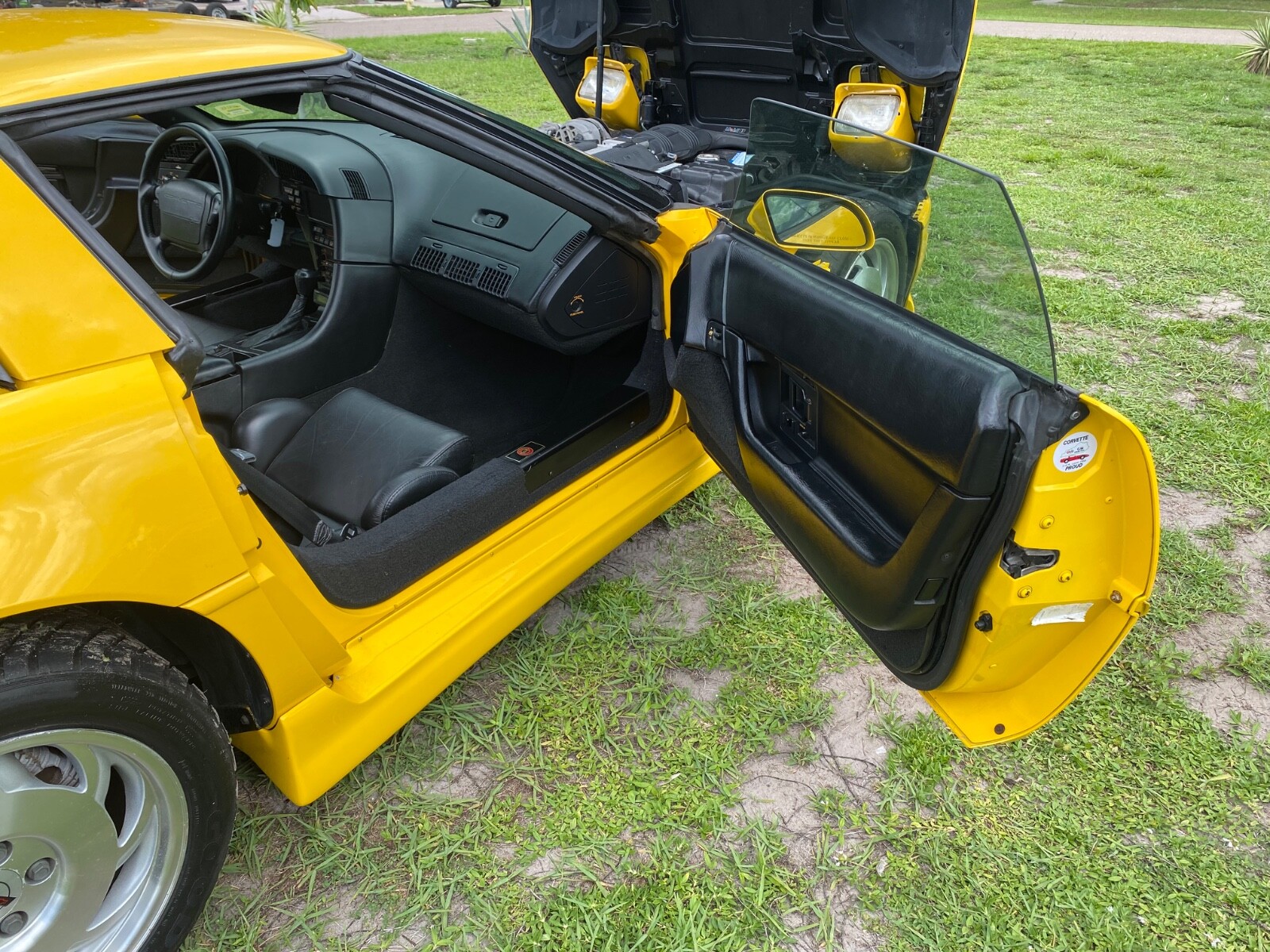 Chevrolet-Corvette-1993-Hatchback-18