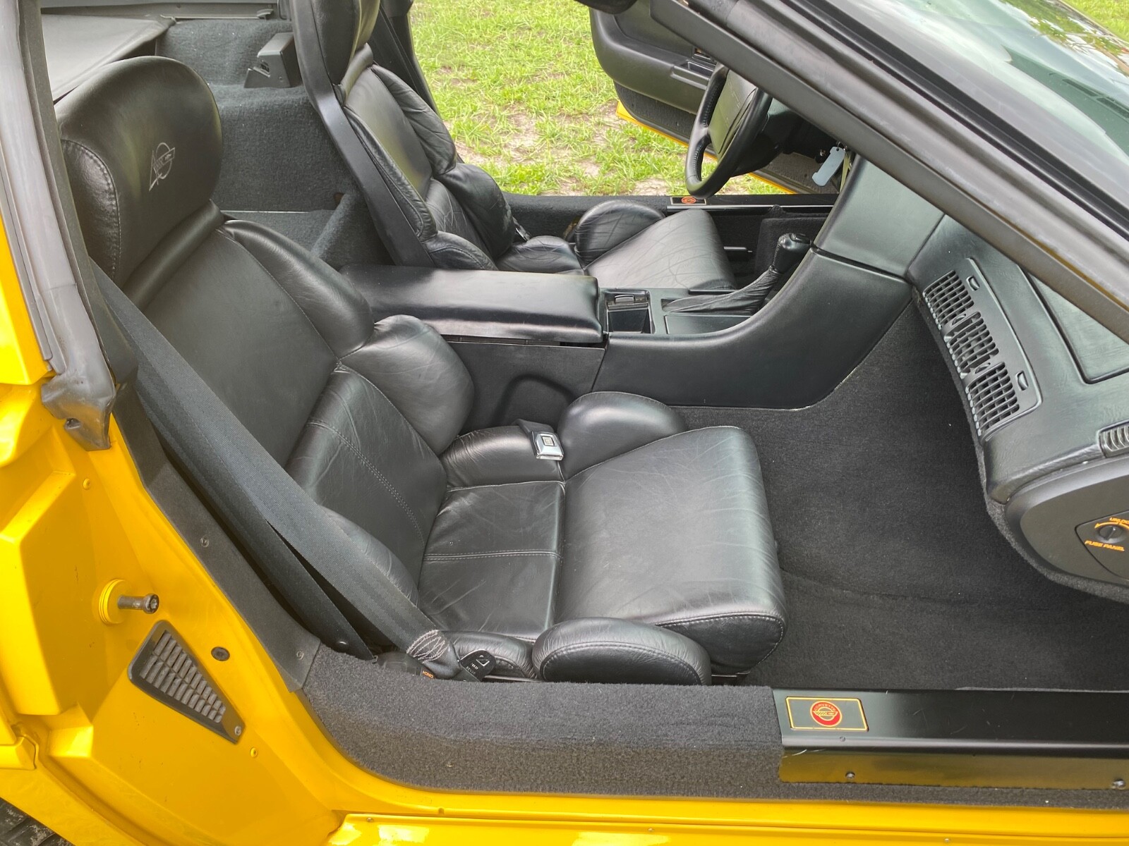 Chevrolet-Corvette-1993-Hatchback-19