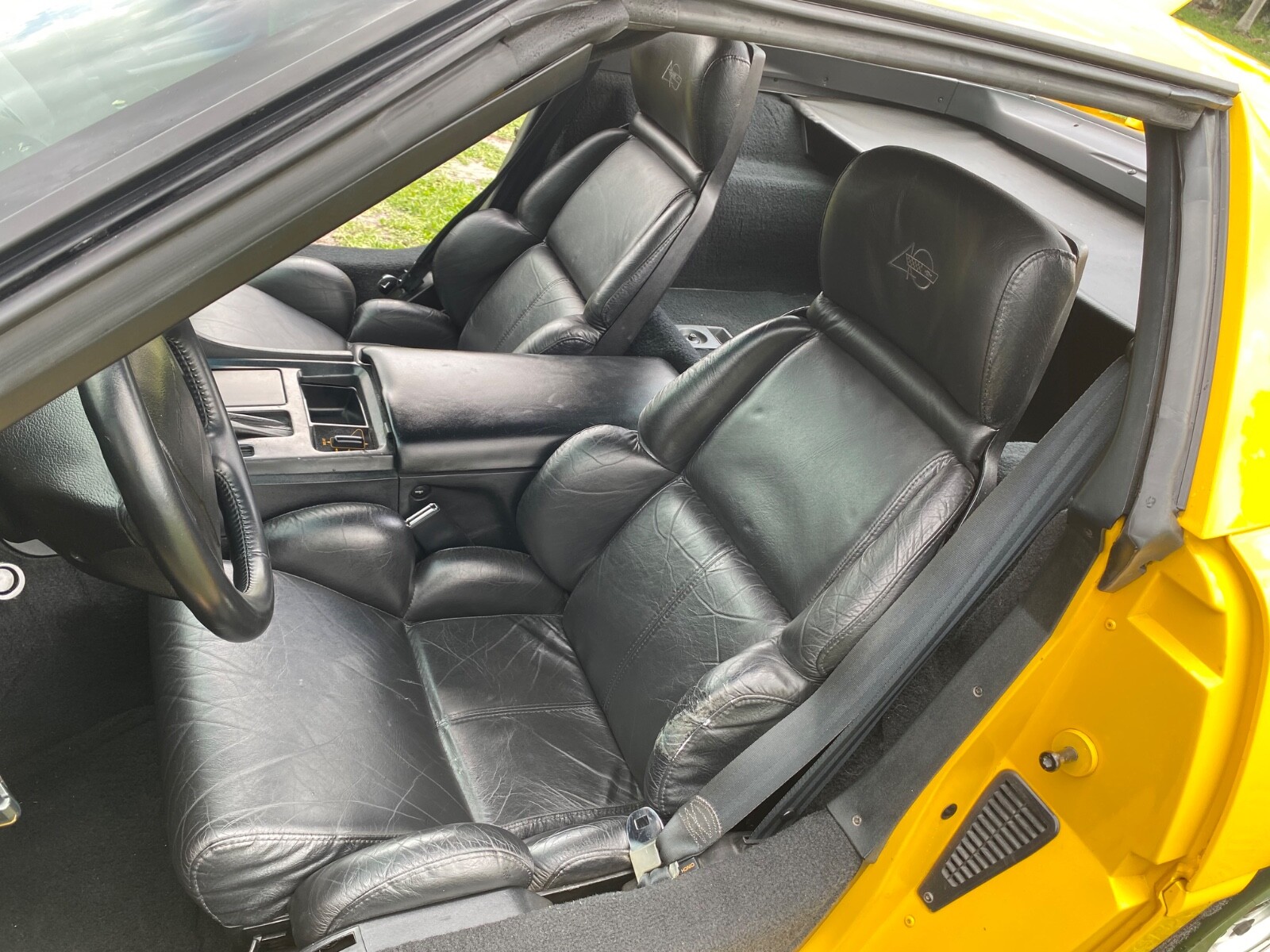 Chevrolet-Corvette-1993-Hatchback-21