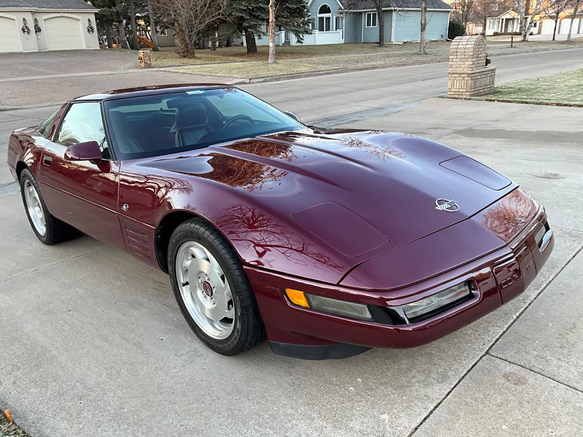 Chevrolet-Corvette-1993-red-2
