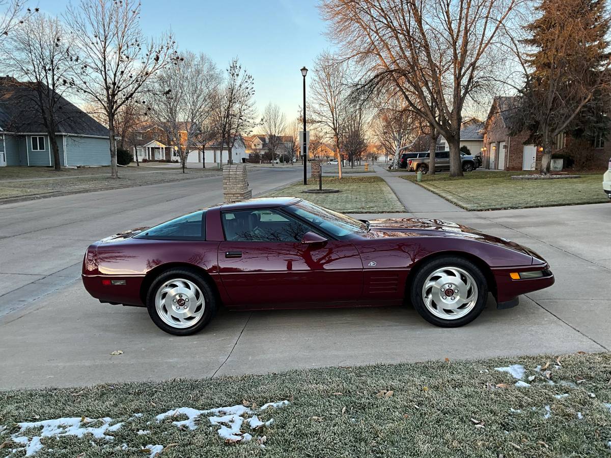 Chevrolet-Corvette-1993-red-3