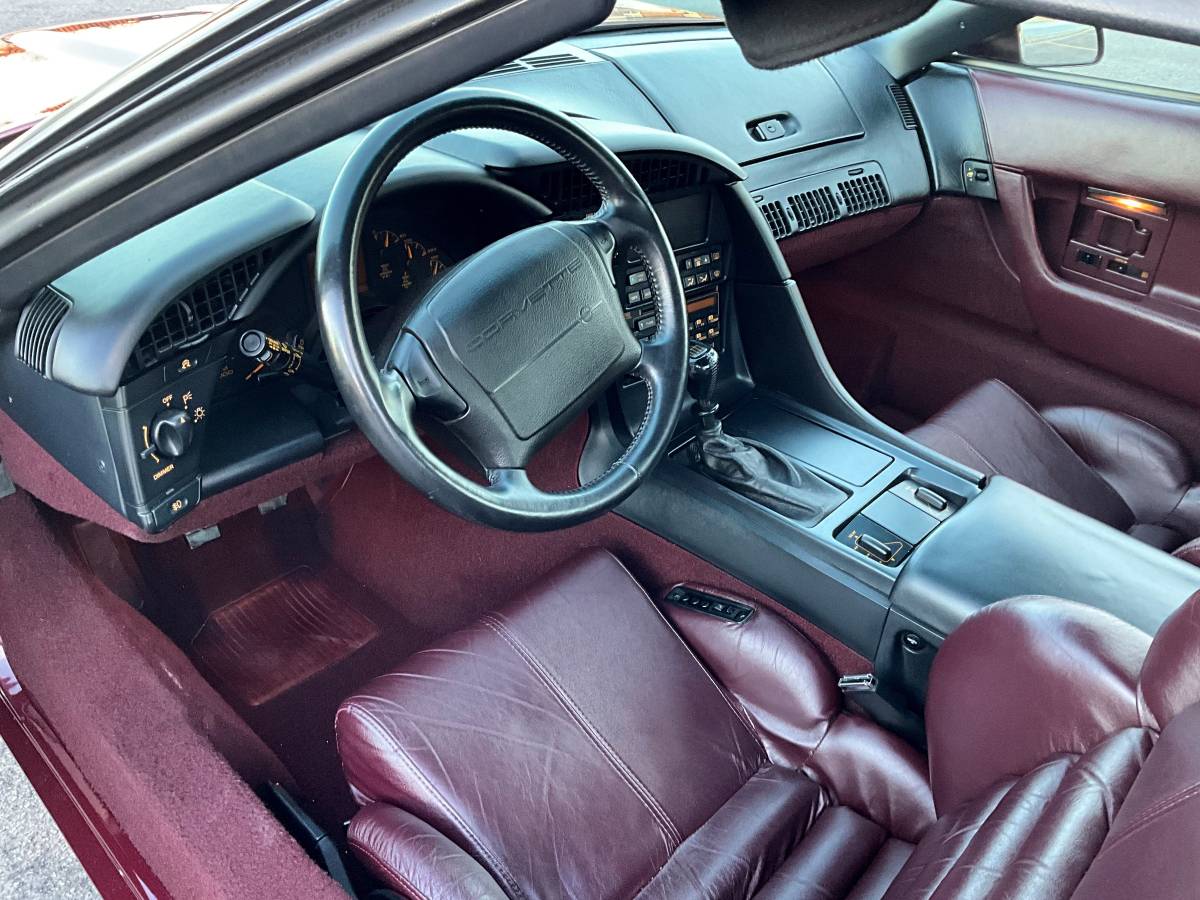 Chevrolet-Corvette-1993-red-4