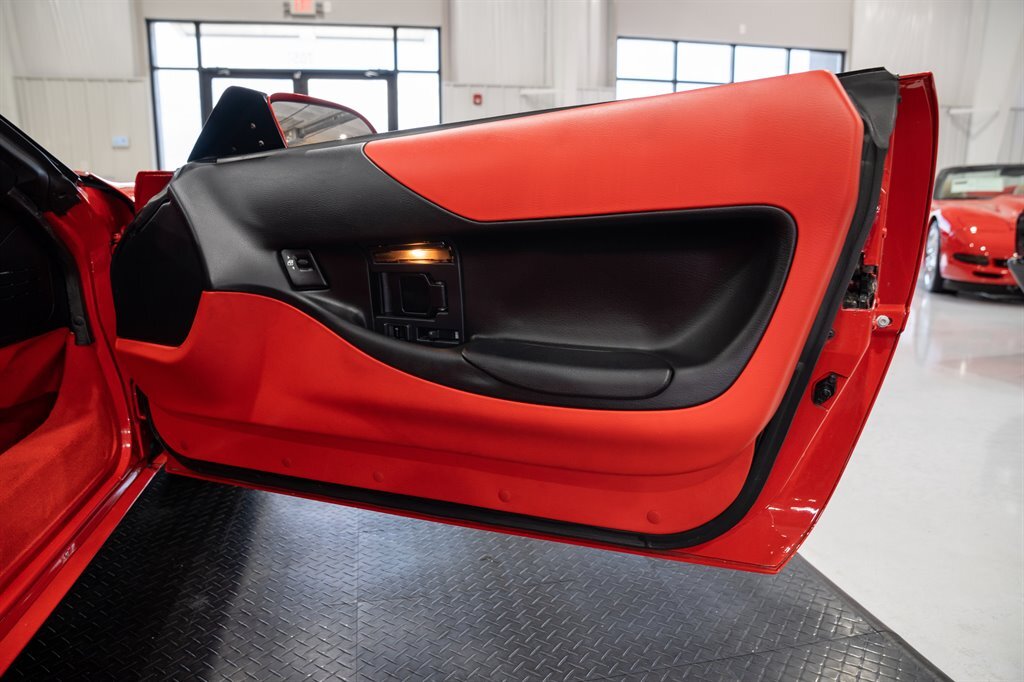 Chevrolet-Corvette-1994-2d-Convertible-33