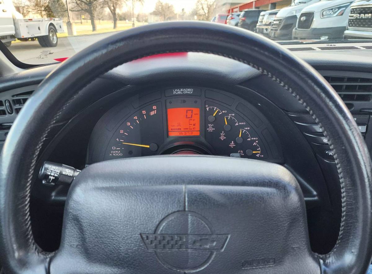 Chevrolet-Corvette-1995-black-17