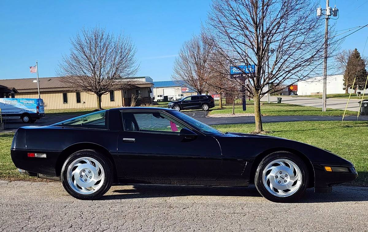 Chevrolet-Corvette-1995-black-2