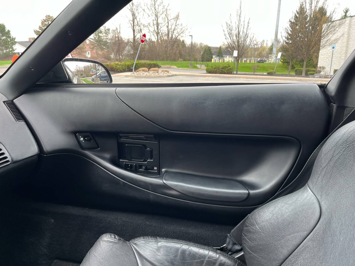 Chevrolet-Corvette-1995-black-3