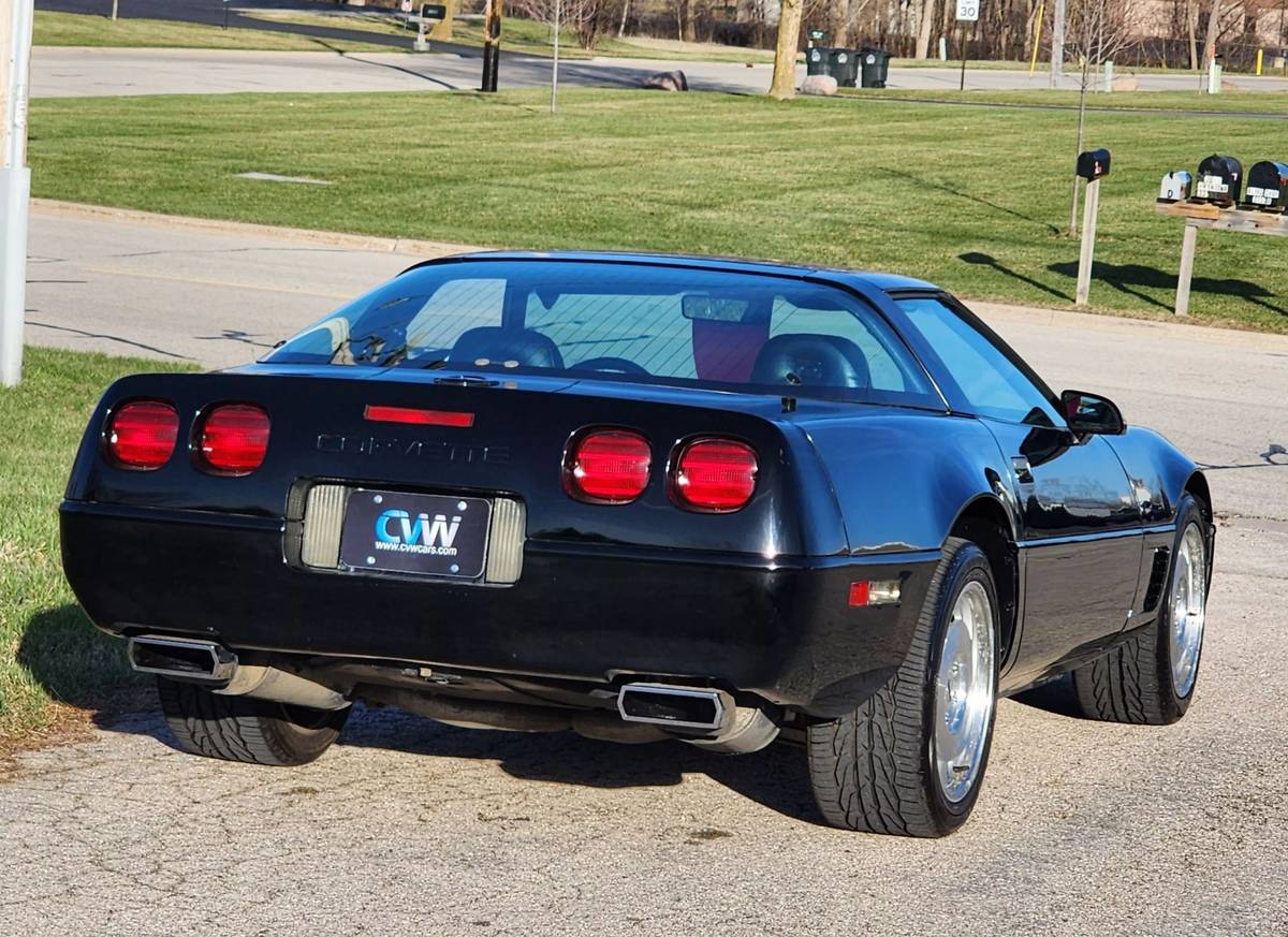 Chevrolet-Corvette-1995-black-3