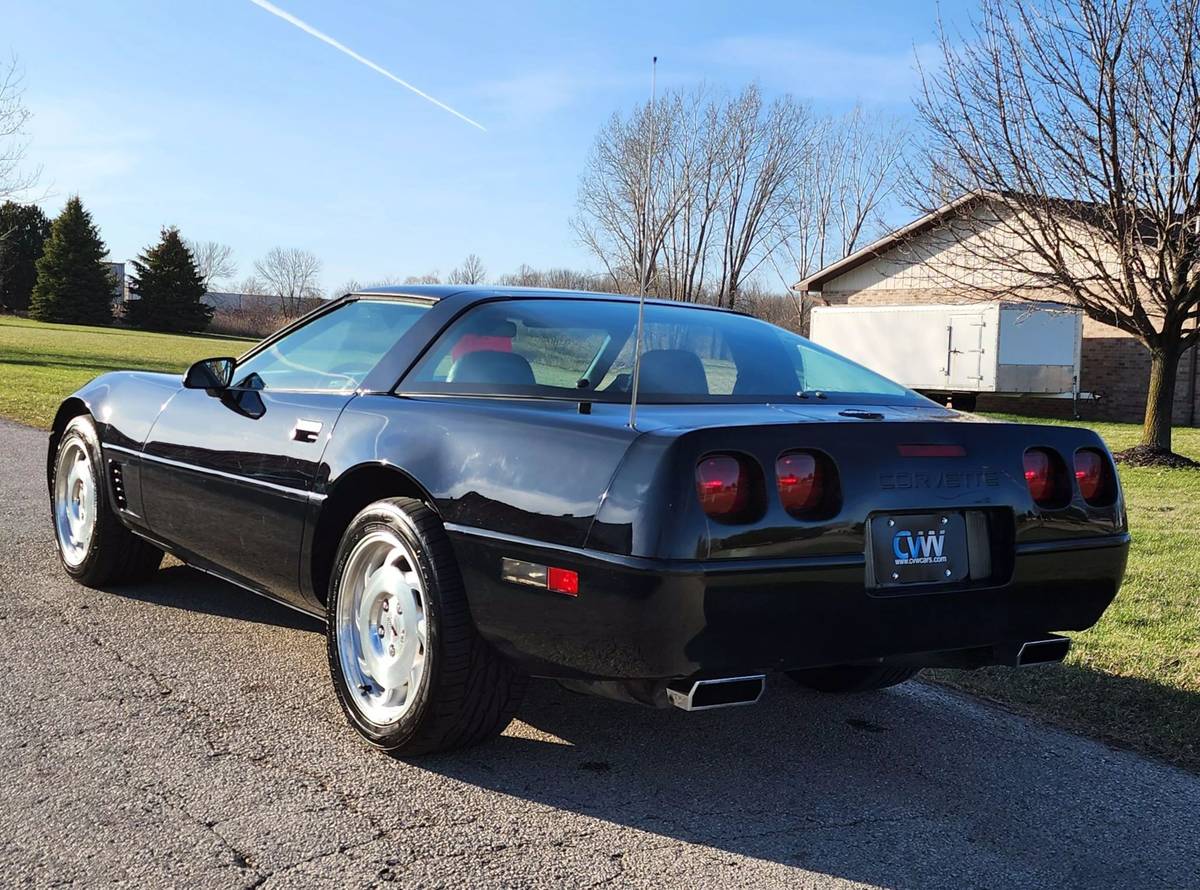Chevrolet-Corvette-1995-black-5