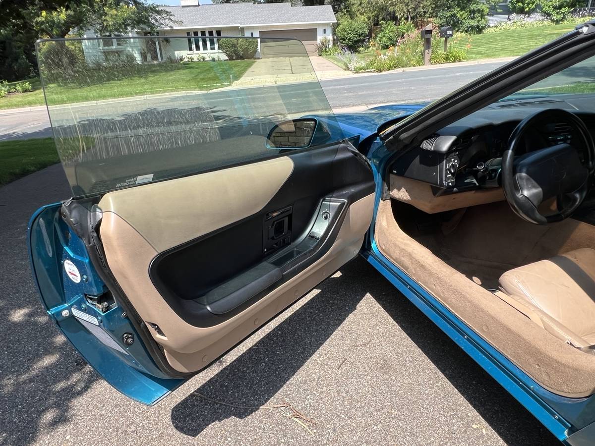 Chevrolet-Corvette-1995-blue-12