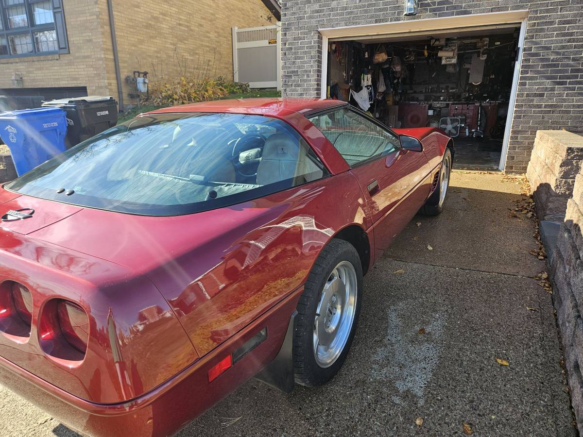 Chevrolet-Corvette-1995-red-1