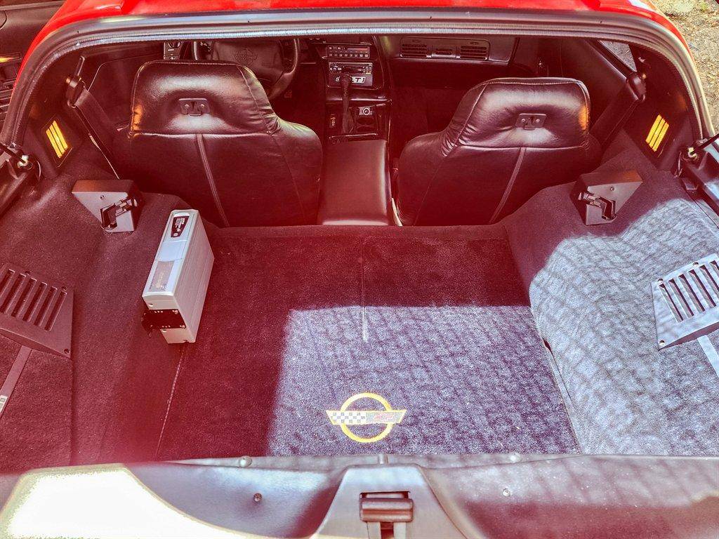 Chevrolet-Corvette-1995-red-17